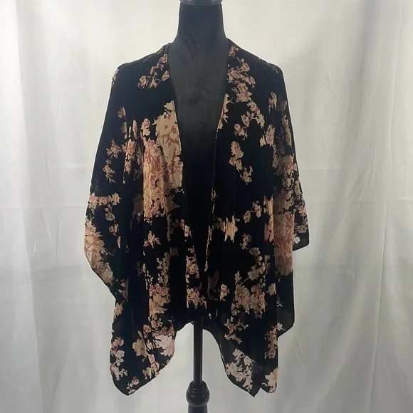 Francesca’s Floral, Cherry Blossoms Velvet Kimono, Black,Pink,Tan,Boho, One Size - Picture 6 of 6